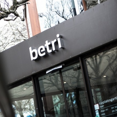 Betri Banki tekur nú rentu fyri pengar á bók hjá privatum