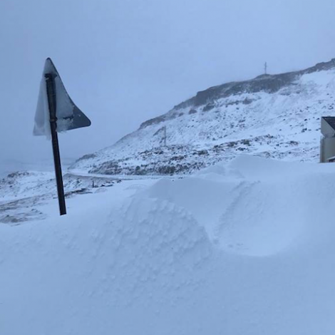 Útlendingur kom í trupulleikar í fjøllunum í Klaksvík