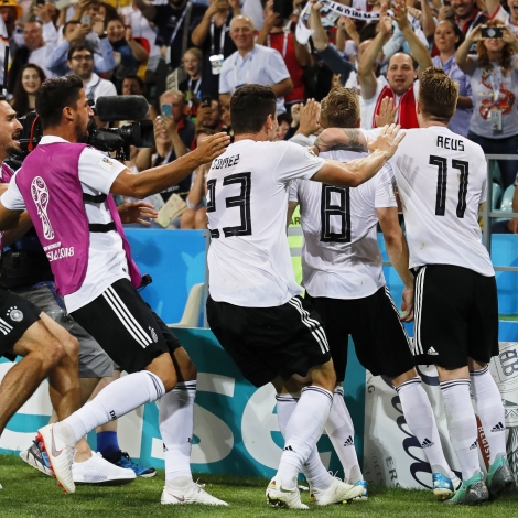 Toni Kroos gjørdist stóra hetjan í 2-1 sigrinum hjá Týsklandi í kvøld
(Mynd: EPA)