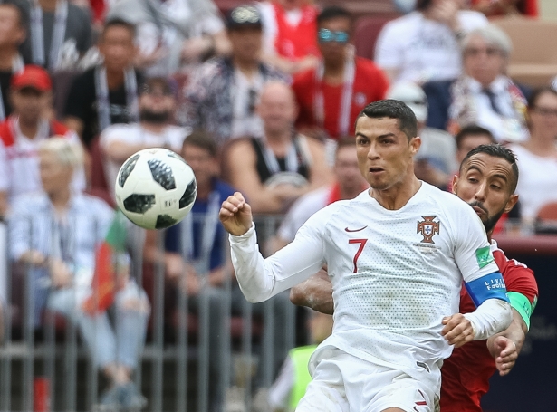 Ronaldo kann í kvøld lyfta Nations League steypið í Porto, um Portugal vinnur á Hollandi (Mynd: EPA)