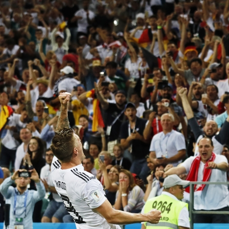 Toni Kroos er maðurin, ið hevur bjargað HM hjá Týskalandi. Nú er Suður Korea fyri framman hjá Kroos og co.
(Mynd: EPA)