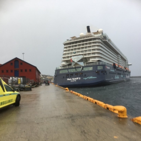 Mein Schiff 3 sleyt trossarnar í gjárkvøldið