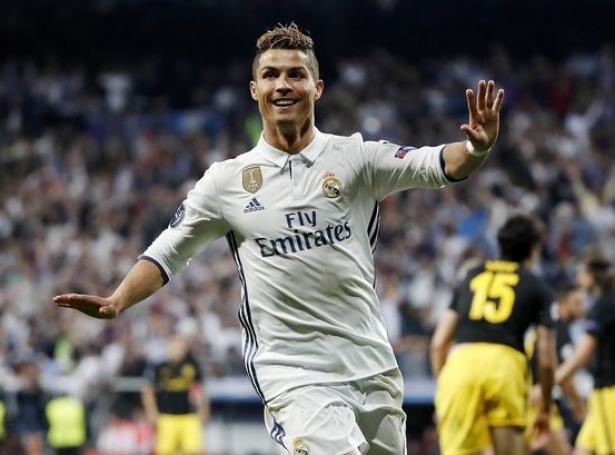 Ronaldo skoraði 450 ferðir fyri Real Madrid, og felagið sýnir nú stórleikaranum nakað av vælvild. Framtíð hansara liggur tó helst aðrastaðni enn hjá Champions League-vinnarunum (Mynd: EPA)