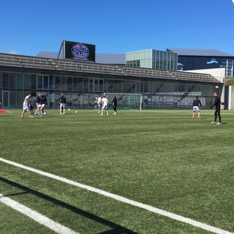 B36 vandi í dýrdarveðrið á Tórsvøll fyri løtu síðani.