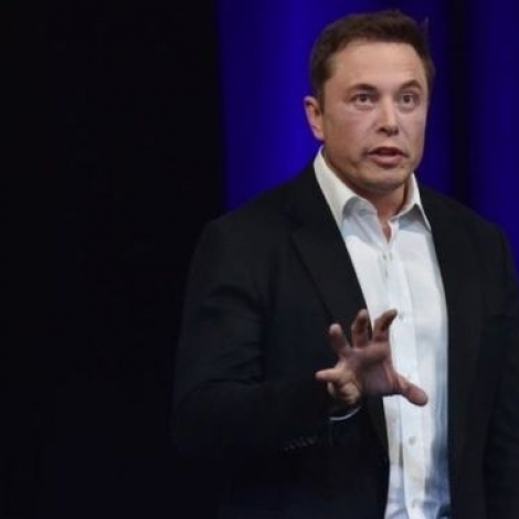 Elon Musk í trupulleikum – kallaði kavara fyri pedofil