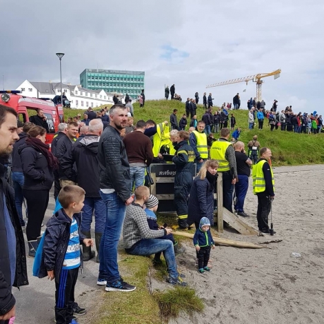 Umleið 100 hvalir løgdu beinini í Sandavági – hin nærkast Sandagerði