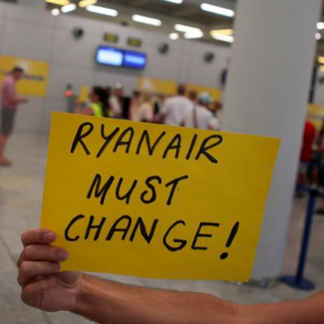 Flogskiparar hjá Ryanair í verkfall: 146 fráferðir avlýstar