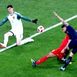 Thibaut Courtois er nú Real Madrid-leikari. Her í dysti fyri Belgia í HM, har hann var ein av teimum bestu málverjunum
(Mynd: EPA)