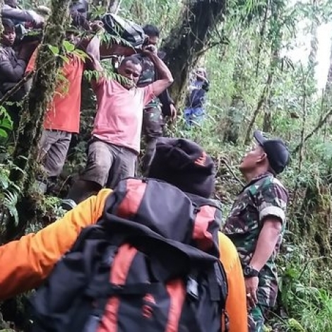 Flogvanlukka í Indonesia: 12 ára gamal drongur var tann einasti ið yvirlivdi