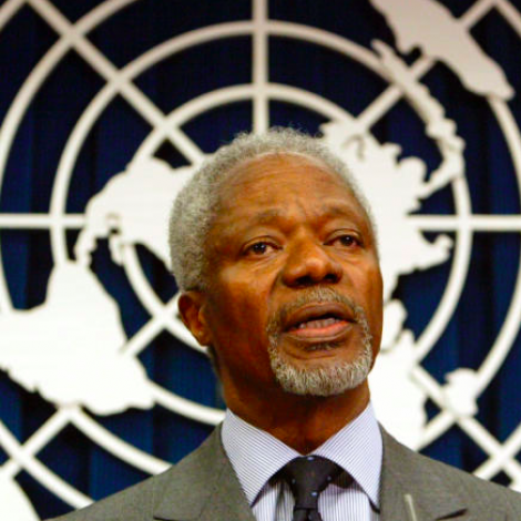 Kofi Annan heiðraður av statsleiðarum og politikarum kring heimin