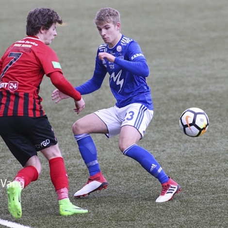 Toppskjúttin, Adrian R. Justinussen skoraði hattrick í dag, og Jóannes K. Danielsen skoraði í Klaksvík
(Mynd: Jens Kr. Vang)