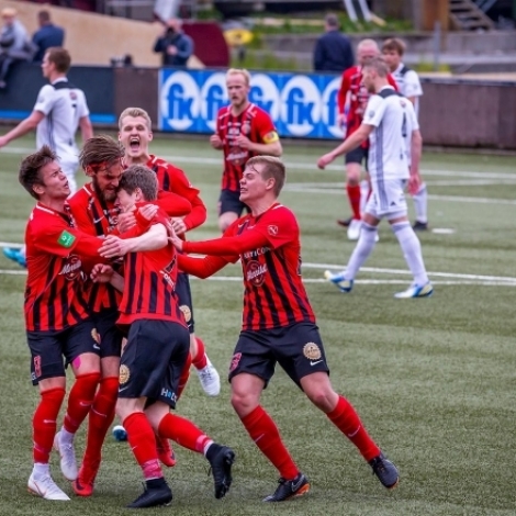 Adrian Jusitunssen hevur her skorað móti B36. Hetta skal hann royna at endurtaka leygarkvøldið á Tórsvølli; ein dyst ið toppskjúttin í føroysum fótbólti sær nógv fram til
(Mynd: Ólavur Frederiksen/Faroephoto)