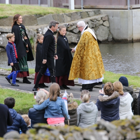 Bispur tók ímóti krúnprinsafamiljuni