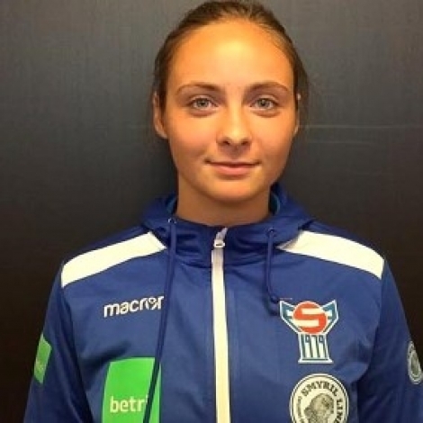 Margunn Lindholm stríðist fyri einum plássi í føroysku byrjanaruppstillingini, og gleðir seg til risaavbjóðingina týsdagin, tá Týskland kemur á vitjan á Tórsvølli