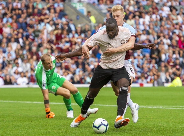 Romelu Lukaku og United vunnu 2-0 í Burnley
(Mynd: EPA)