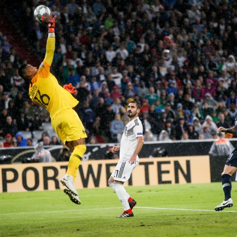 Areola helt týskaraunum frá málum í Munchen í kvøld
(Mynd: EPA)