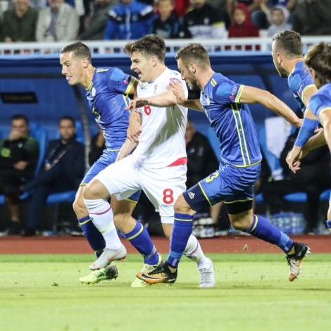 Kosovo var sterkari í kvøld, og í avgjørdi dystin tíðliga í 2.hálvleiki
(Mynd: Sverri Egholm)