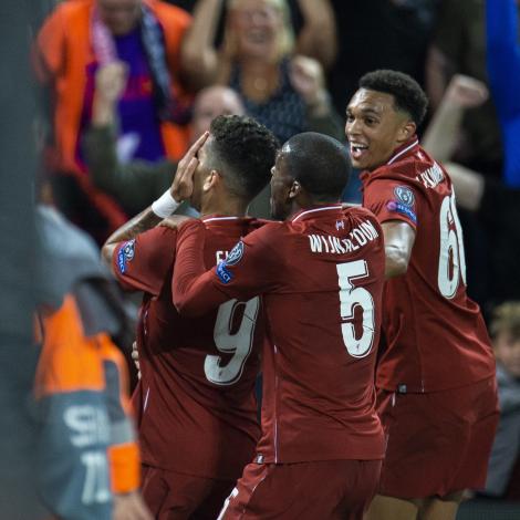 Liverpool vann 3-2 í einum sera góðum fótbóltsdysti á Anfield
(Mynd: EPA)