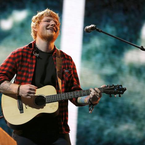 Ed Sheeran fer at hava sína higartil størstu konsert í Danmark næsta summar