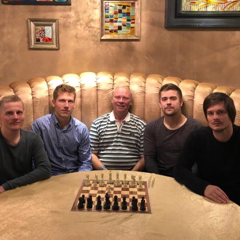 Føroyska talvlandsliðið í OL í Georgia. F.v.: Carl Eli Samuelsen, Helgi Dam Ziska, John Rødgaard, Olaf Berg og Martin Poulsen