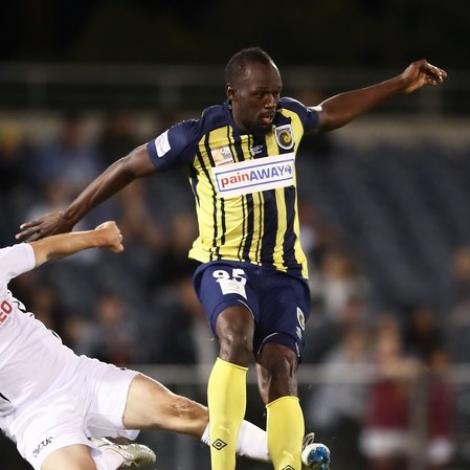 Usain Bolt skoraði tvey mál fyri avstralsku Central Coast Mariners