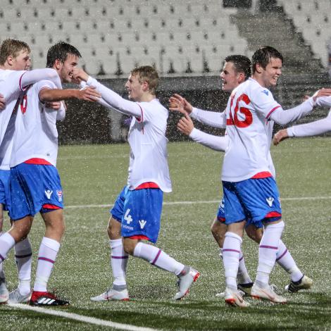 Fríggjakvøldið spældu Føroyar 2-2 javnleik ímóti Litava á Tórsvølli 
(Mynd: Sverri Egholm)