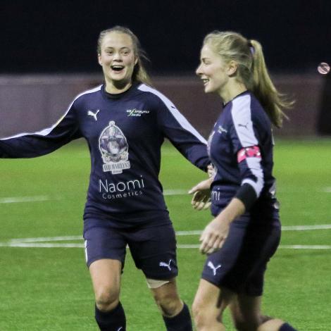 Eins og á Skála týskvøldið, kann EBS/Skála fáa nógv at fegnast um í dag
(Mynd: Sverri Egholm)