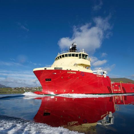 Burðardygg innsavnan av plastikki úr havinum