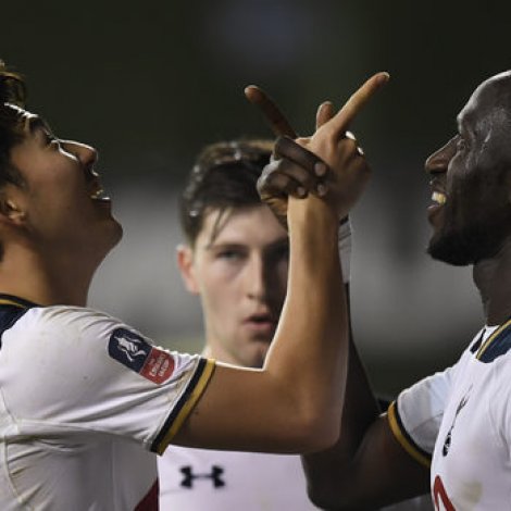 Tottenham er eitt av liðunum við 17 útlendingum. Her eru suðurkoreanski Heung Min-Son og franski Moussa Sissoko (Mynd: Scanpix Danmark)