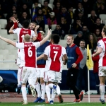 Ajax-leikararnir fegnast í Athen 
(Mynd: EPA)