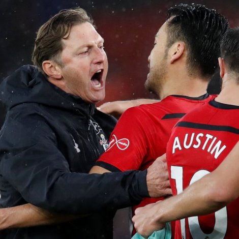 Venjarin hjá Southampton, Ralph Hasenhüttl, fegnast saman við leikrum sínum eftir seinasta bríksl
(Mynd: The Guardian)