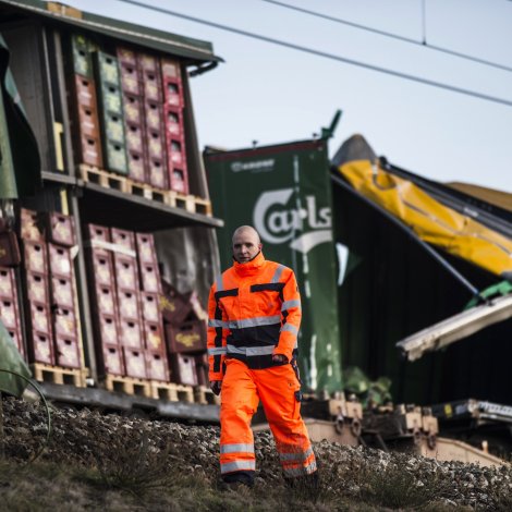 16 fólk fingu skaða í tokvanlukkuni