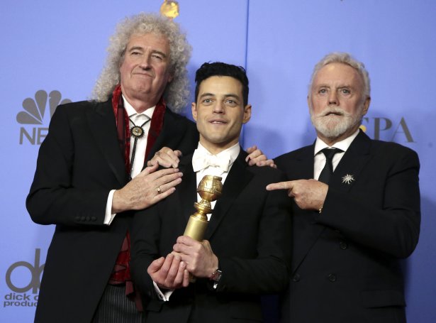 Brian May (t.v.), Rami Malek, sum spælir Freddie Mercury í Bohemian Rhapsody, og Roger Taylor (t.h.) (Mynd: EPA)