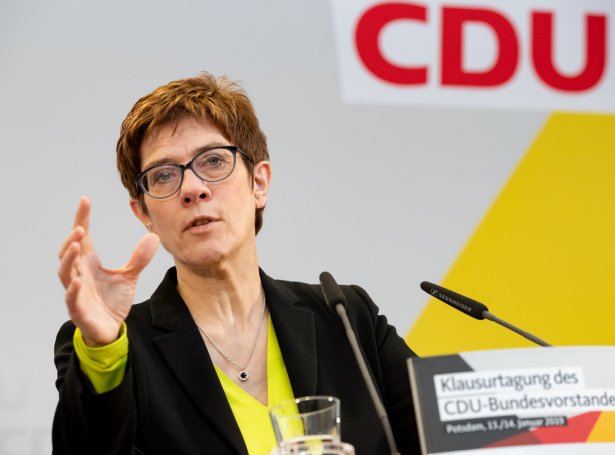 Annegret Kramp-Kammenbauer, forkvinna í politiska flokkinum CDU í Týsklandi (Mynd: EPA/HAYOUNG JEON)