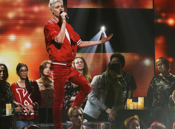 Her í X-Factor; í kvøld er tað Melodi Grand Prix á skránni hjá Sigmundi Tróndheim