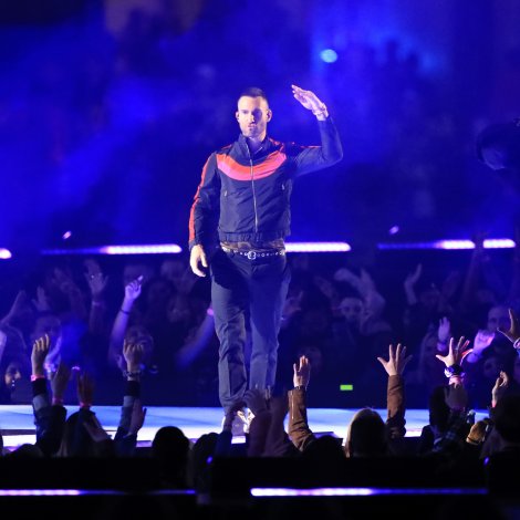 Adam Levine og Maroon 5 framførdu í hálvleikinum í Super Bowl í Atlanta
(Mynd: EPA)