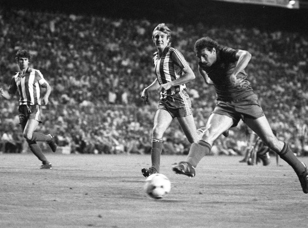 Quini, her fyri Barcelona í Copa Del Rey finaluni í 1981 ímóti Sporting Gijón
(Mynd: EPA)