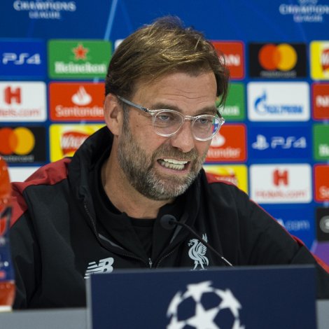 Klopp á tíðindafundinum í gjár, har hann gjørdi greitt, at tað ikki er nakað stríð ímillum hann og Bayern München
(Mynd: EPA)