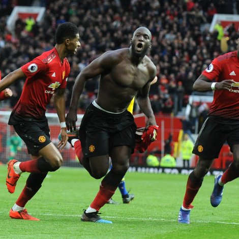 Romelu Lukaku er á veg vekk frá United, og tað er Pogba møguliga eisini. Spurningurin er so, um nakar kemur nýggjur leikari kemur inn á Old Trafford (Mynd: EPA)