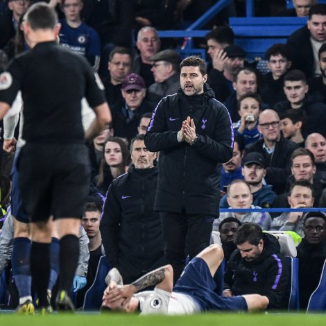 Venjarin hjá Tottenham noyðist at halda seg frá síðulinjuni komandi tveir dystirnar
(Mynd: EPA)