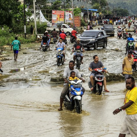 Indonesia: Stormflóð kravt 50 mannalív