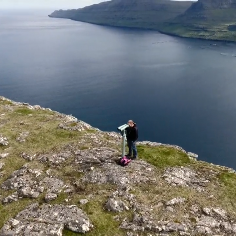 Nú er aftur klárt at kika uppi á Leirvíksfjalli