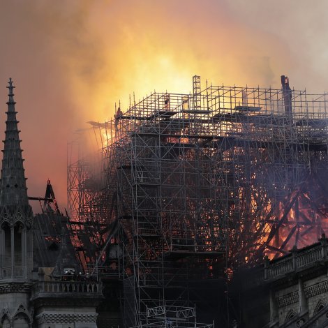 Notre Dame byggjast upp aftur innan fimm ár