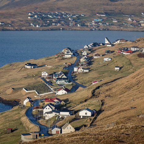 Nes kommuna og Eiðis kommuna strika nú eisini foreldragjaldið fyribils