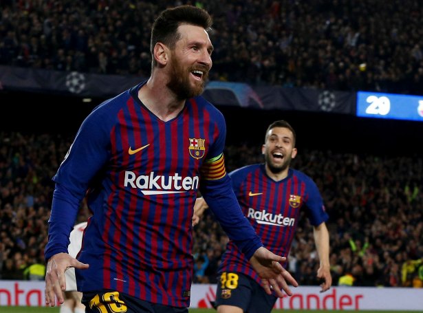 Messi skoraði tvær ferðir seinasta korterið, og syrgdi harvið fyri at Barcelona er á veg í finaluna (Mynd: EPA)