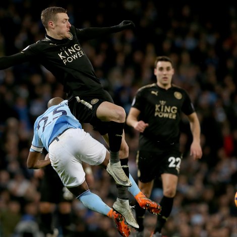 Jamie Vardy og Leicester vitja Manchester City í seiansta dystinum í 37. umfari (Mynd: EPA)