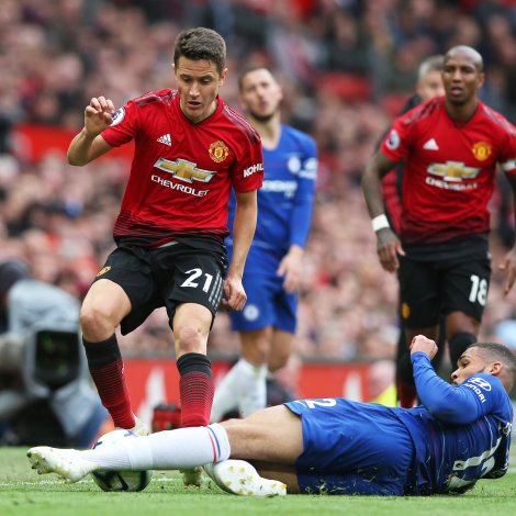 Herrera, her í dyst móti Chelsea fyri stuttum. Møguliga var hetta seinastu ferð, at hann umboðaði Manchester United (Mynd: EPA)