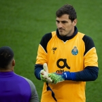 Casillas avvísir ikki, at hann fer í handskarnar aftur (Mynd: EPA)