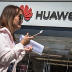 USA útsetir bannið móti Huawei