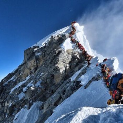 Stóðu í bíðirøð ovast á Mount Everest